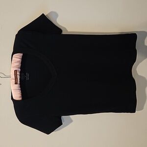 TALBOTS WOMEN'S BLACK V-NECKLINE SHORT SLEEVED T-SHIRT SIZE SMALL